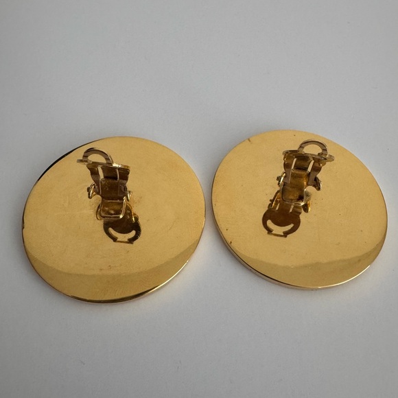 Chanel *RARE* Bi-Color Clip-On Earrings - Picture 6 of 11